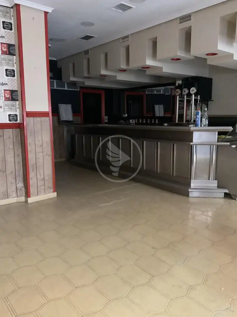 Local en venda en Linares amb Aire condicionat