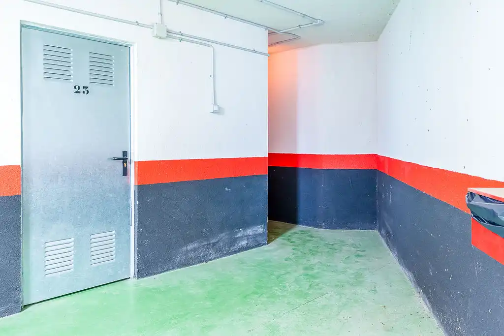 Garage for sale in Sopela