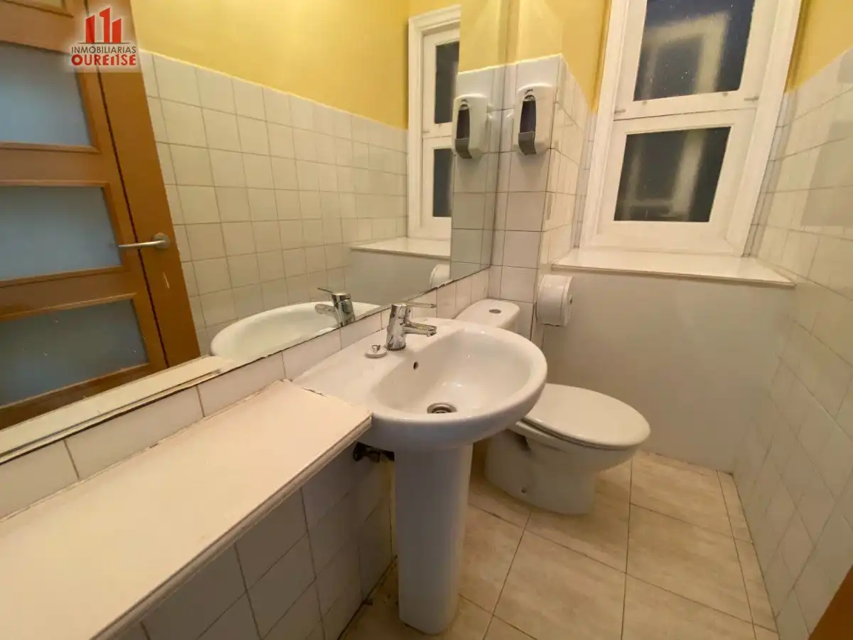 Baño de Oficina de alquiler en Centro