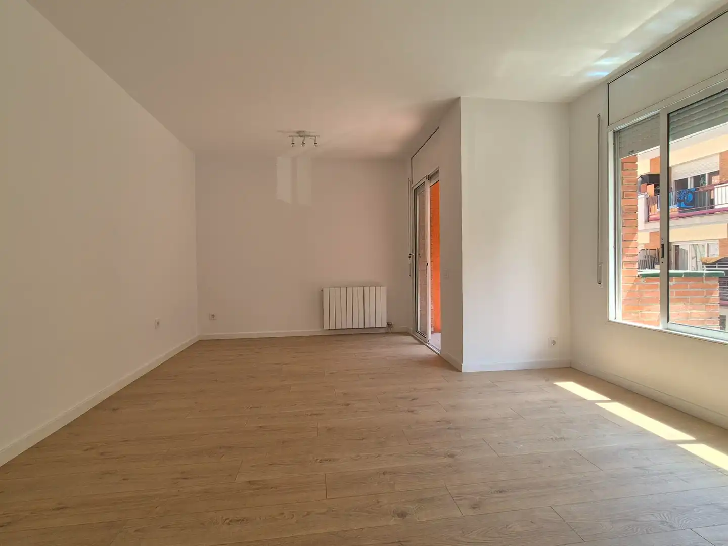 Sala d'estar de Pis de lloguer en Barcelona amb Calefacció, Parquet i Forn