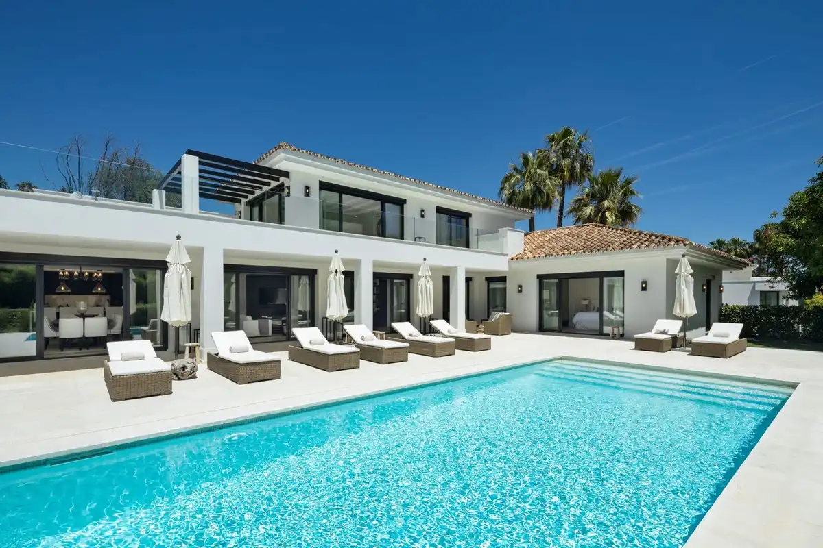 Chalet con piscina en venta en Nueva Andalucía, imagen 3
