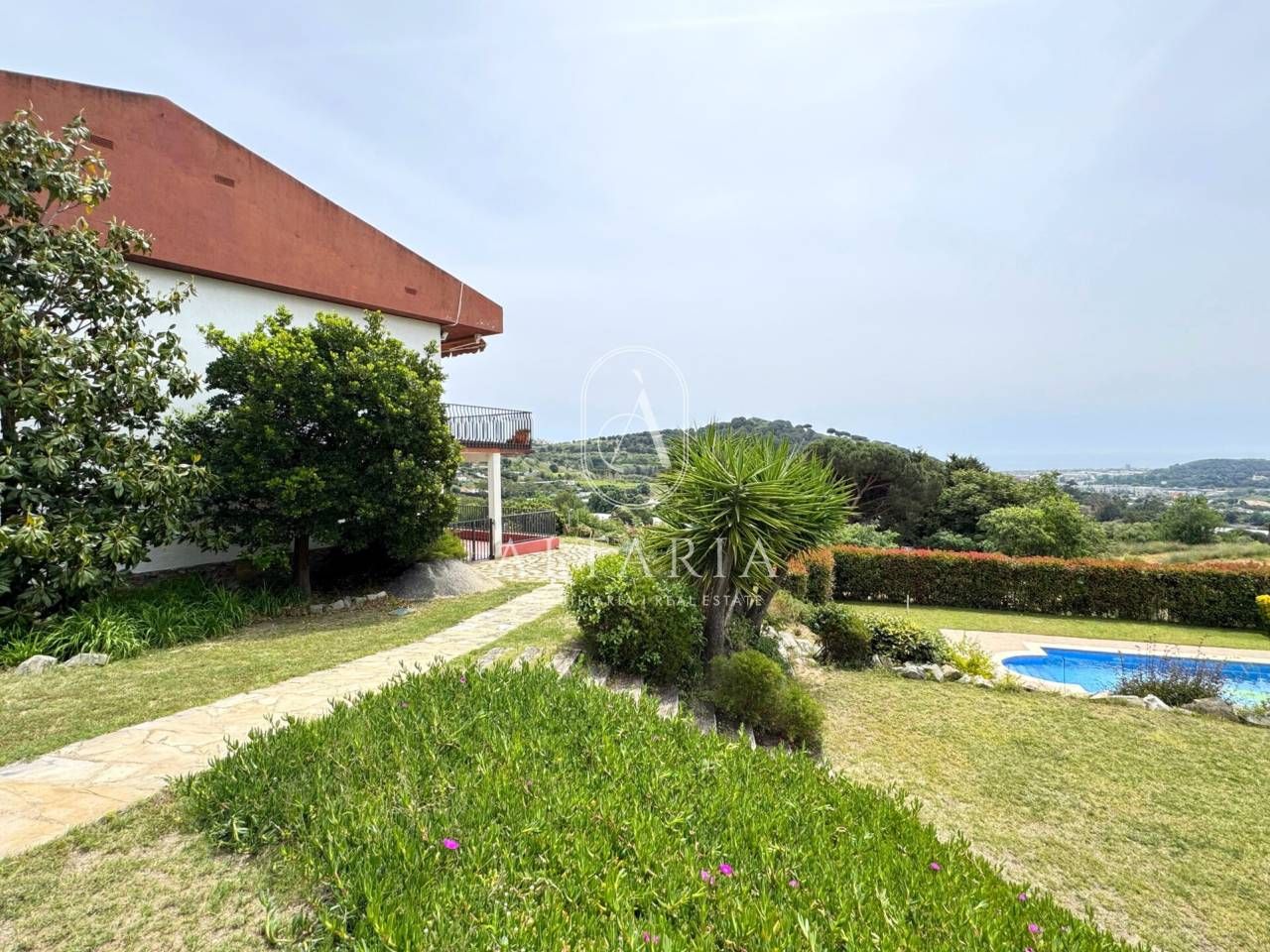 Jardí de Casa o xalet en venda en Mataró amb Jardí privat, Piscina i Alarma