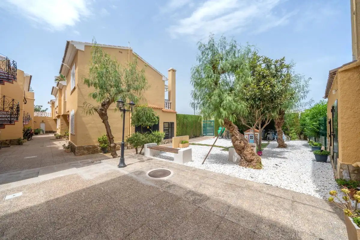 Exterior view of Flat for sale in Dénia  with Air Conditioner and Heating