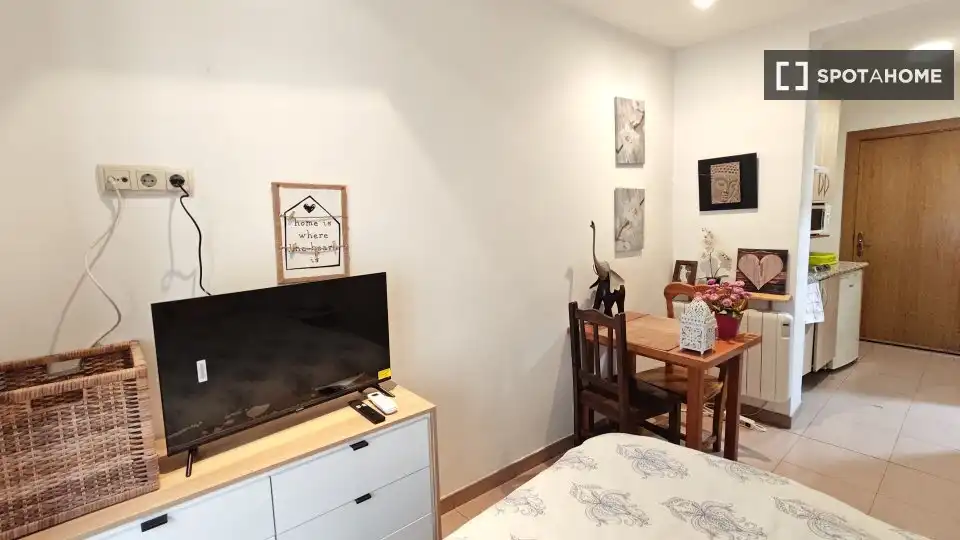 Habitación de Piso de alquiler en Madrid con Aire acondicionado, Calefacción y Amueblado