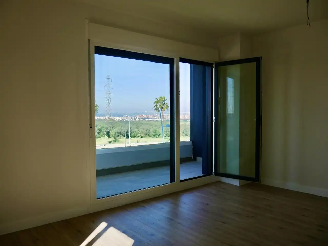 Flat for rent in Ángel Ojeda Avilés, Entrenúcleos