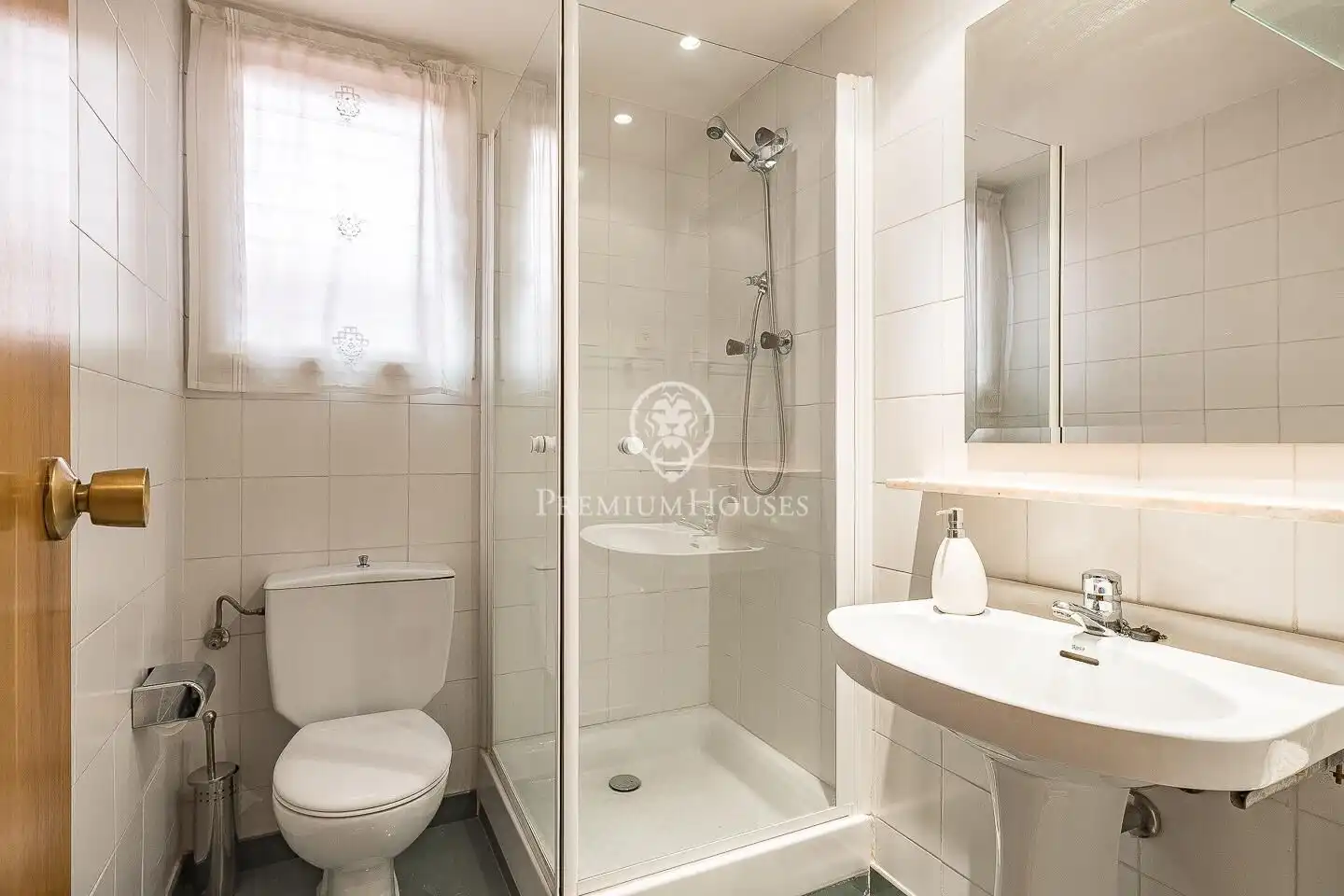 Baño de Piso en venta en Barcelona con Calefacción y Terraza