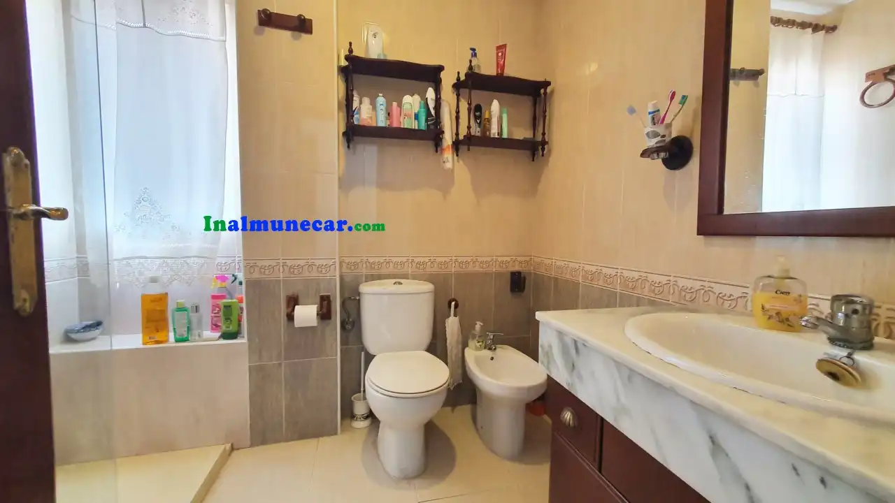 Badezimmer von Dachboden zum Verkauf in Almuñécar mit Terrasse und Möbliert