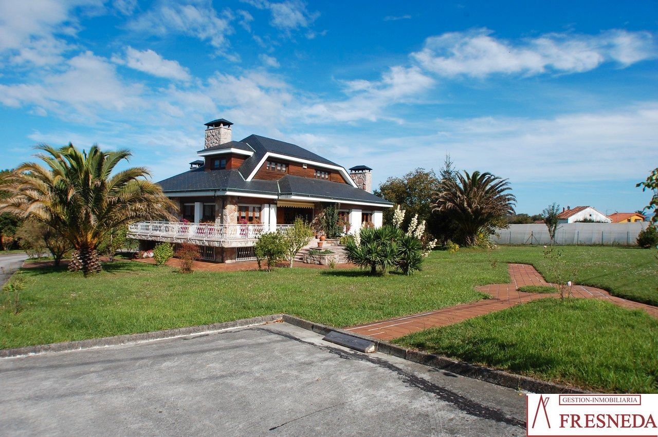 Exterior view of House or chalet for sale in Siero  with Private garden, Parquet flooring and Terrace