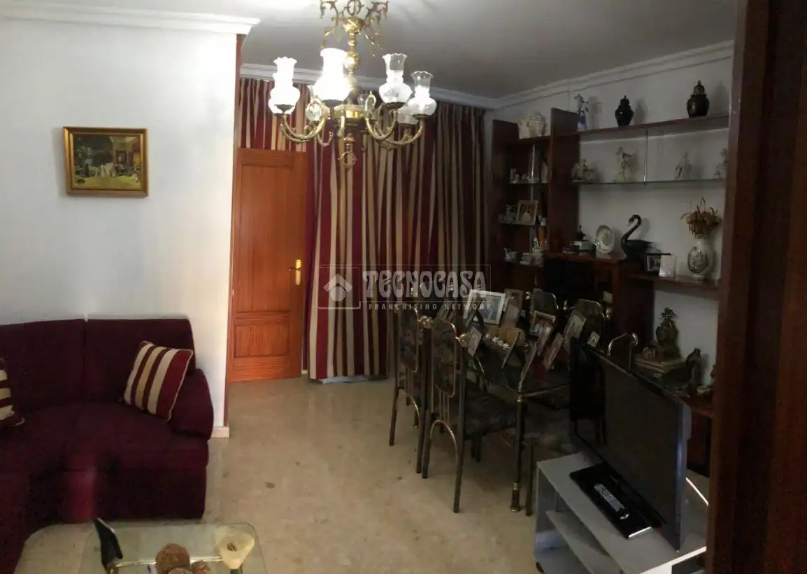Sala de estar de Casa adosada en venta en Sevilla con Aire acondicionado y Balcón