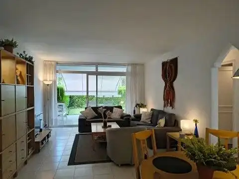 Wohnzimmer von Wohnungen zum Verkauf in Pals mit Heizung, Privatgarten und Terrasse