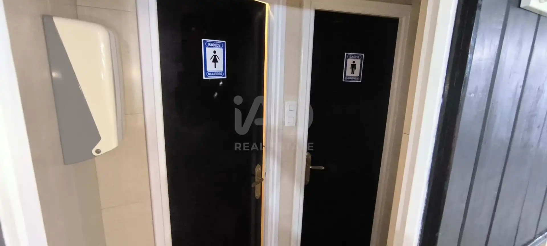 Badezimmer von Geschaftsraum zum Verkauf in Narón