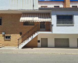 Vista exterior de Casa o xalet en venda en Utiel amb Terrassa i Traster