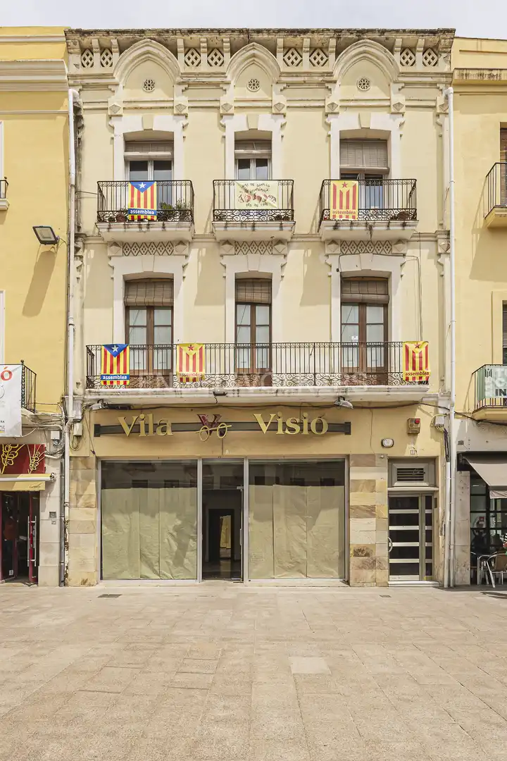 Vista exterior de Edifici en venda en Vilafranca del Penedès