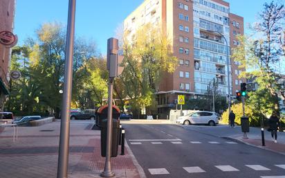 Vista exterior de Local en venda en  Madrid Capital amb Aire condicionat