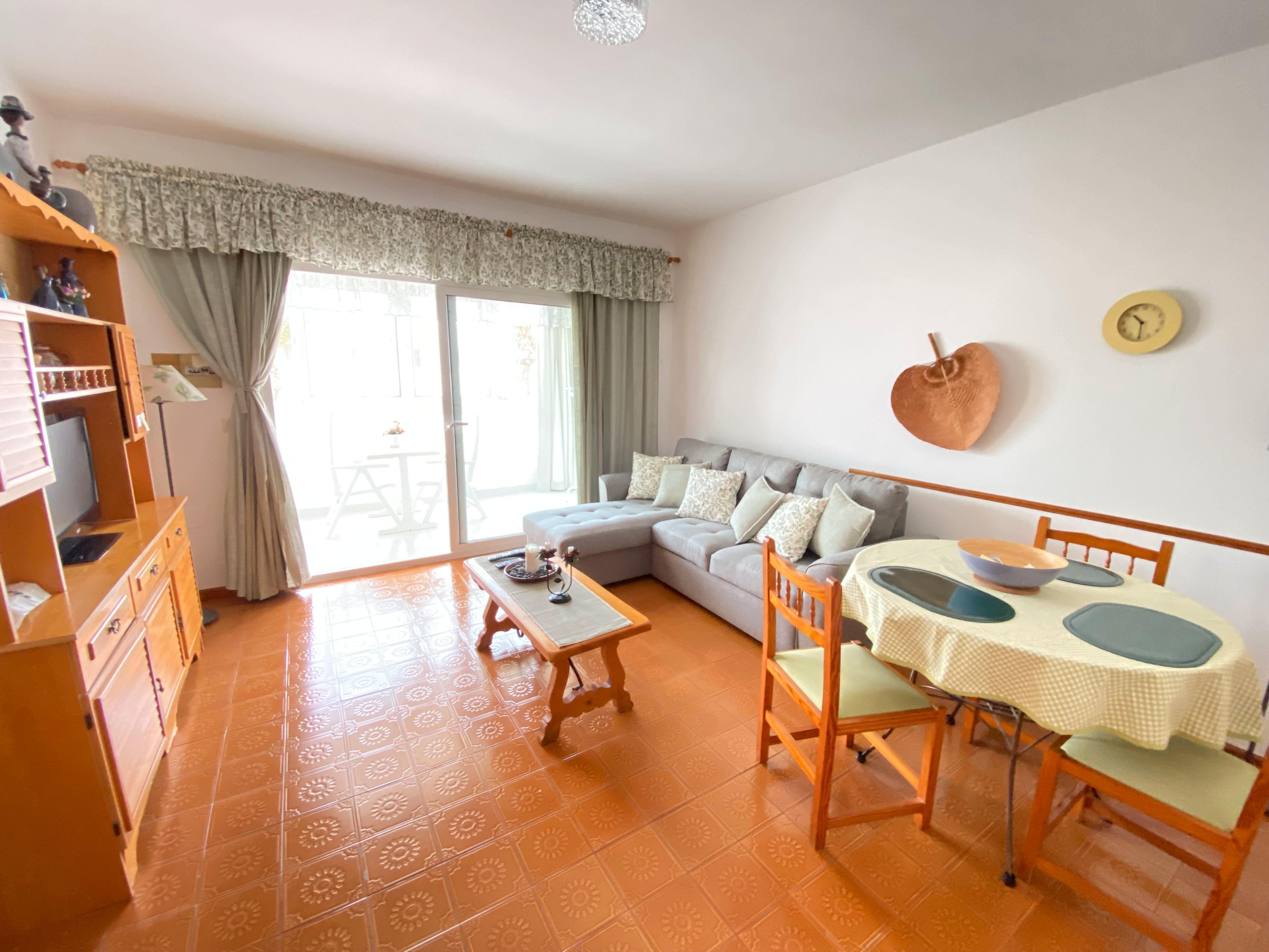 Living room of Flat for sale in Tías  with Terrace and Furnished
