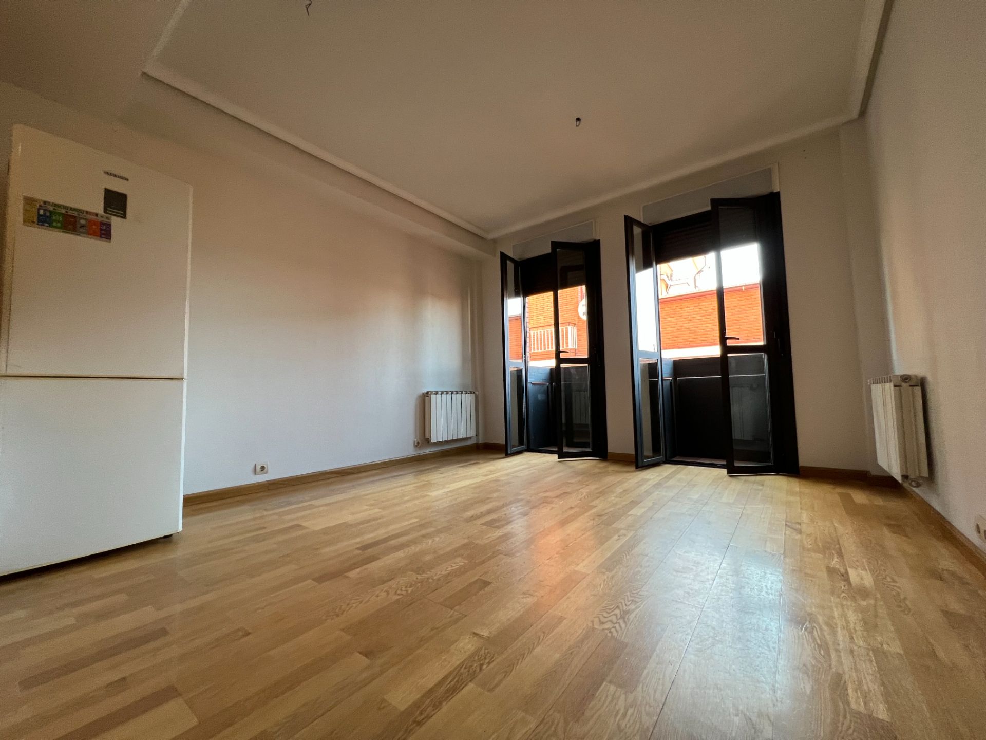 Sala d'estar de Dúplex en venda en  Madrid Capital amb Calefacció, Parquet i Terrassa