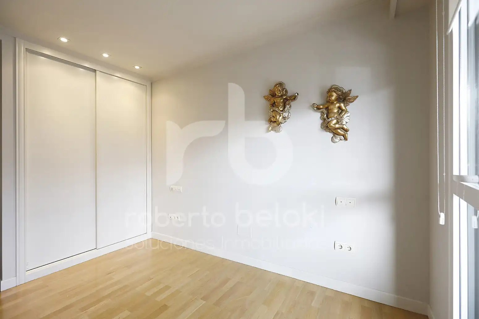 Habitación de Piso en venta en Donostia - San Sebastián  con Calefacción, Terraza y Balcón