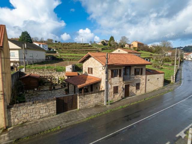 Casa-chalet en Venta en Estrada Rasa de Abaixo en Noia