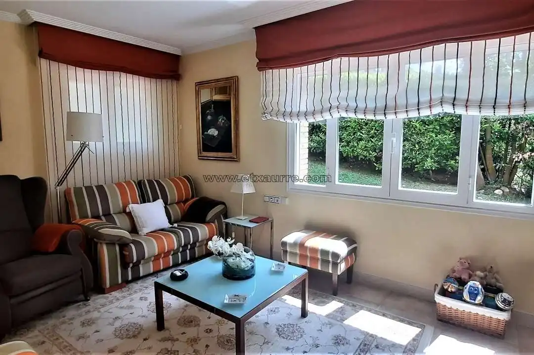 Sala d'estar de Casa o xalet en venda en Laudio / Llodio amb Calefacció, Jardí privat i Terrassa