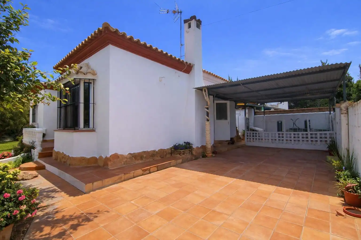 Vista exterior de Casa o chalet en venta en Chiclana de la Frontera