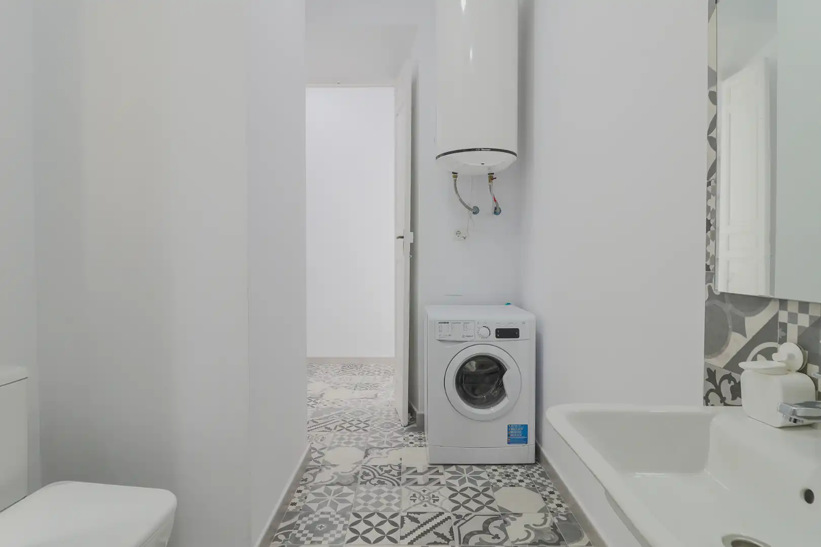 Baño de Piso de alquiler en Málaga con Amueblado, Lavadora y Microondas