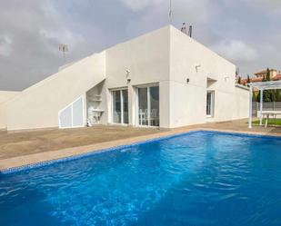 Vista exterior de Casa o xalet en venda en Los Alcázares amb Aire condicionat, Terrassa i Piscina