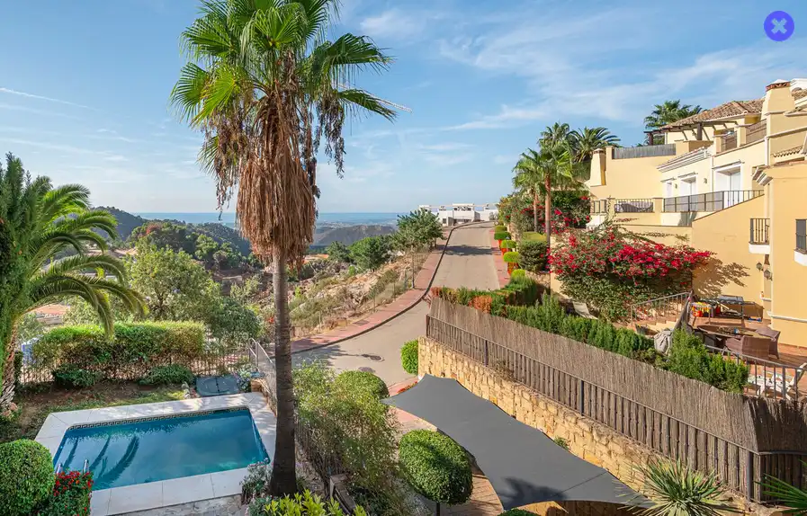 Vista exterior de Casa o chalet en venta en Istán con Aire acondicionado, Jardín privado y Piscina