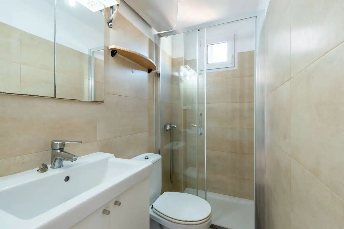 Bathroom of Flat for sale in Barcelona  with Air Conditioner and Heating
