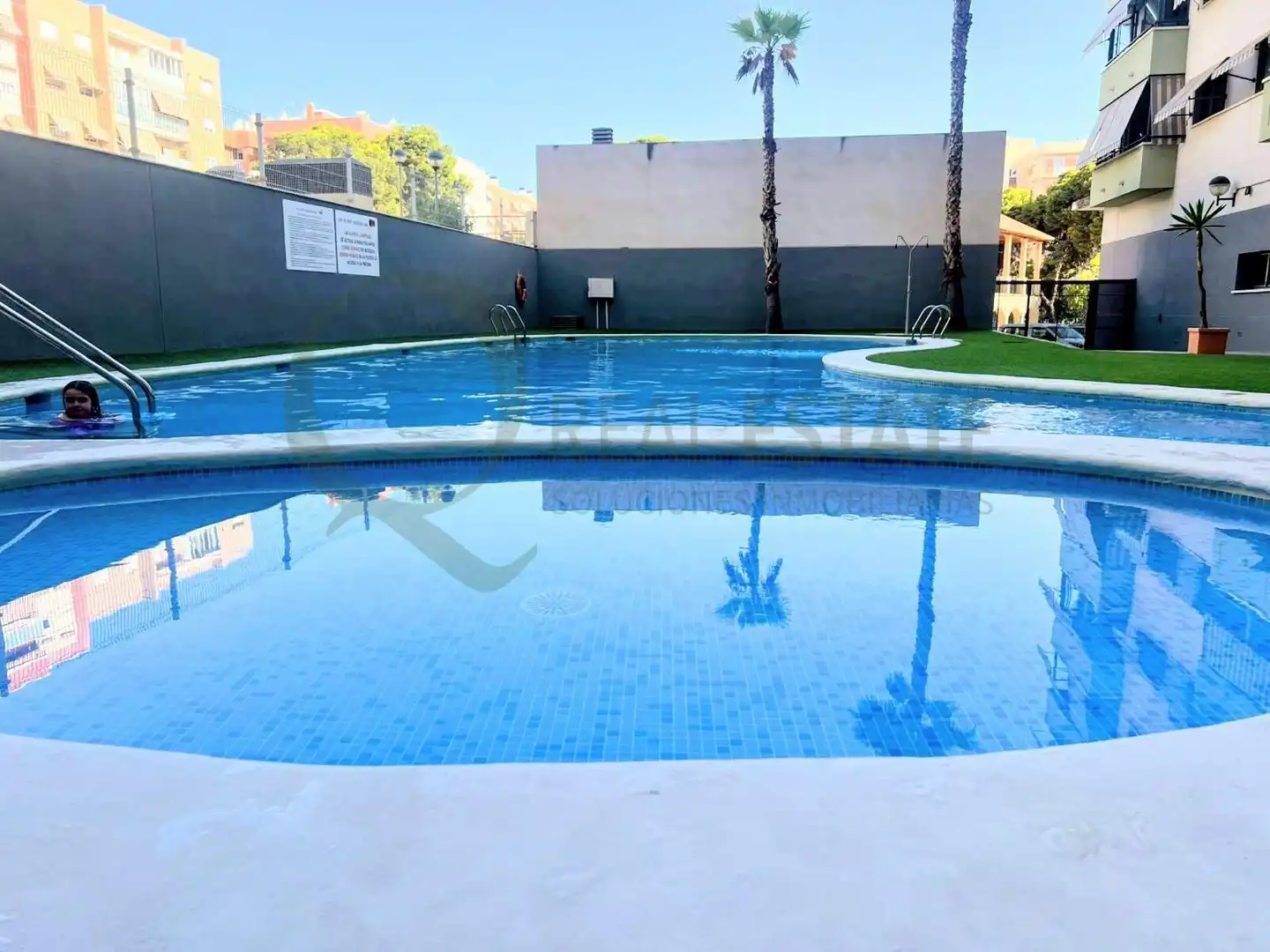 Swimming pool of Flat for sale in Alicante / Alacant  with Air Conditioner, Heating and Private garden