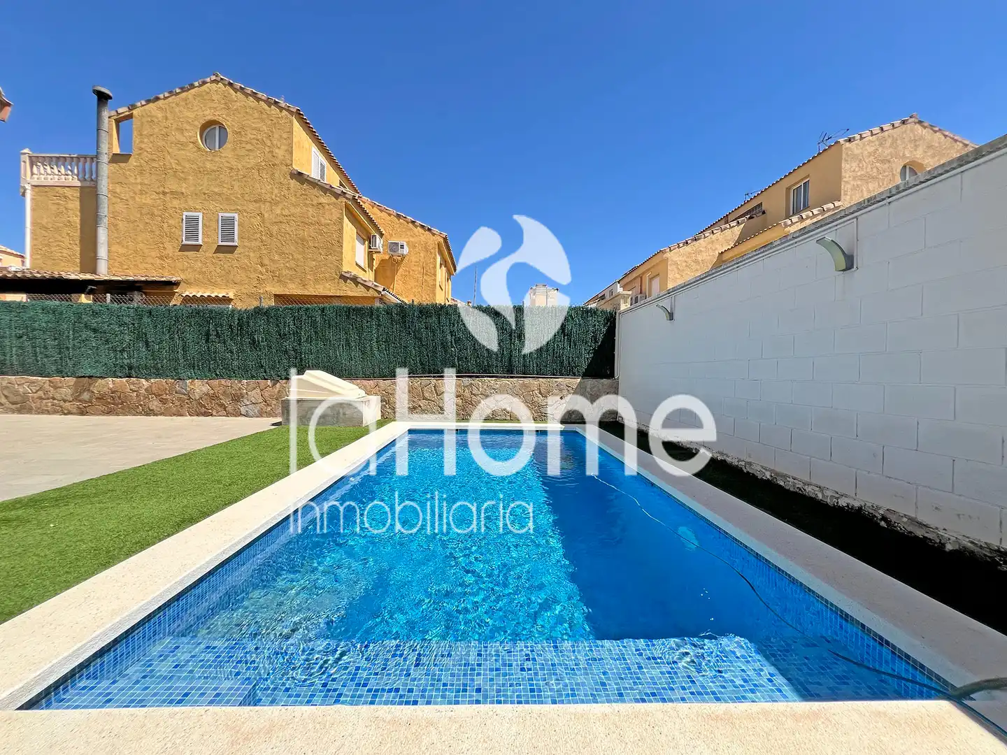 Swimming pool of Houses for sale in La Pobla de Vallbona  with Air Conditioner, Heating and Private garden