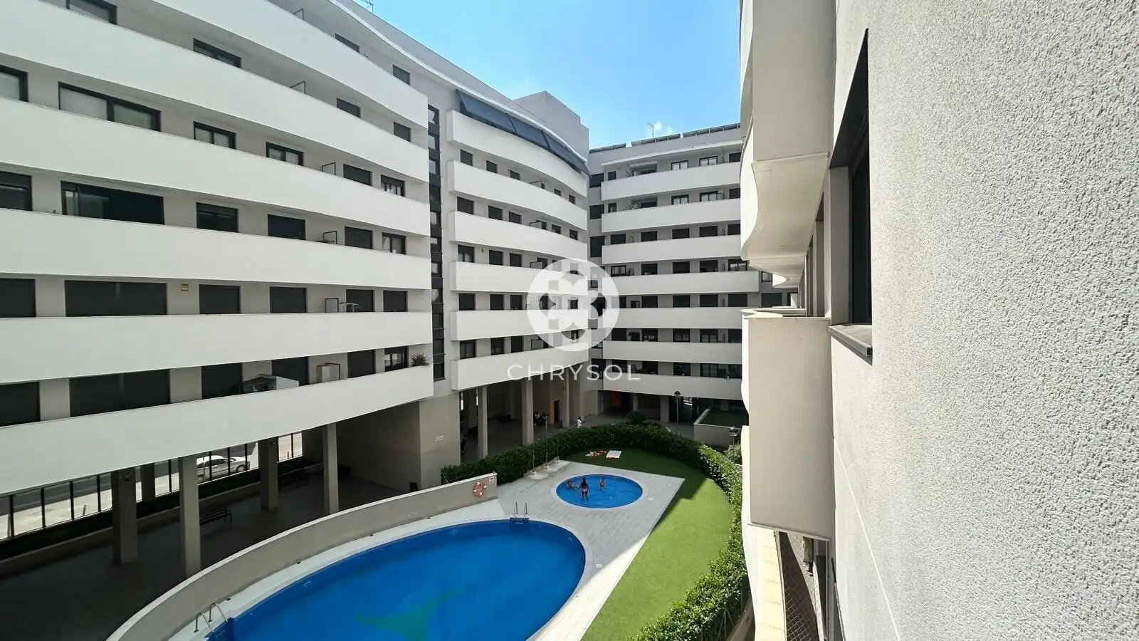 Exterior view of Flat for sale in L'Hospitalet de Llobregat  with Heating, Private garden and Parquet flooring