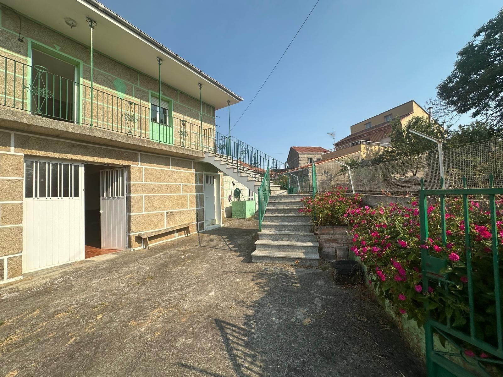 Exterior view of House or chalet to rent in Xunqueira de Ambía  with Private garden and Balcony