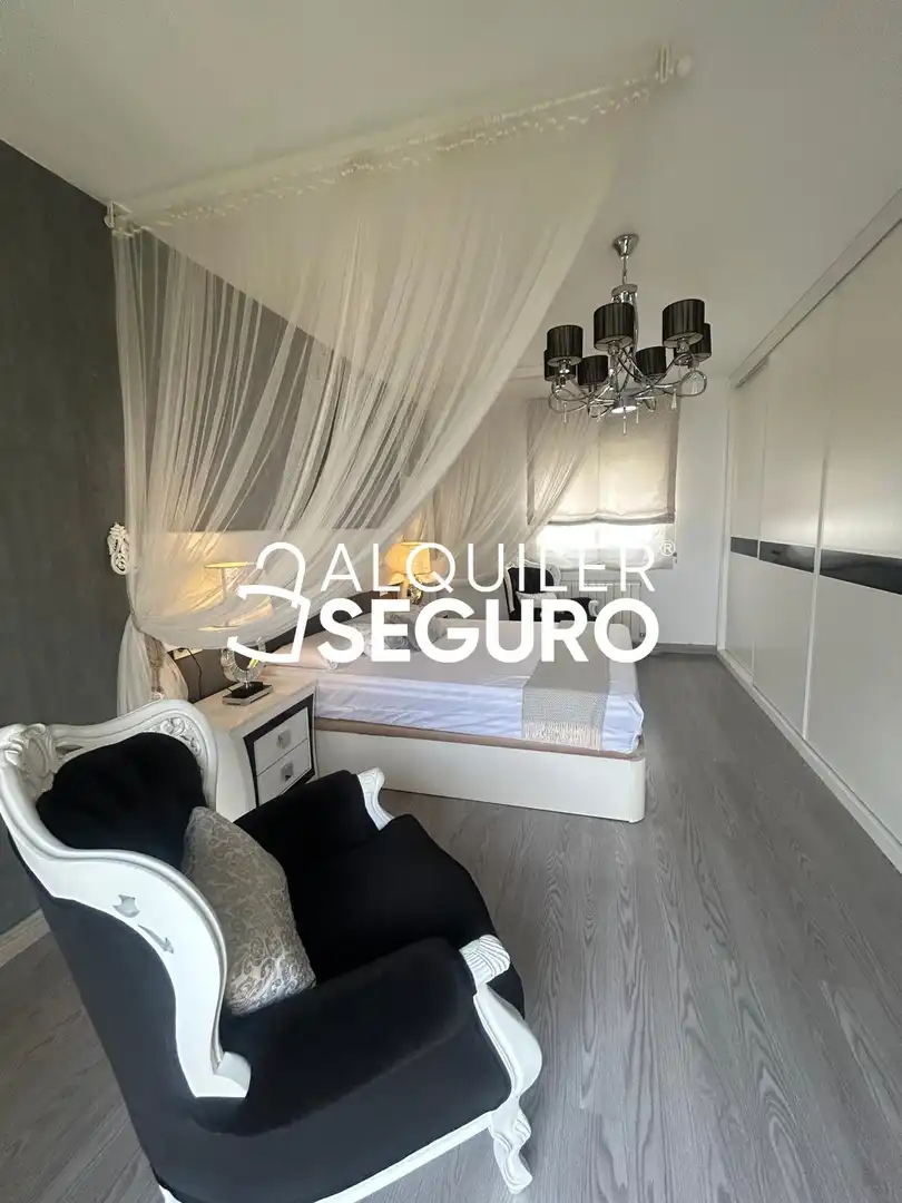 Habitación de Ático de alquiler en Las Gabias con Calefacción y Amueblado