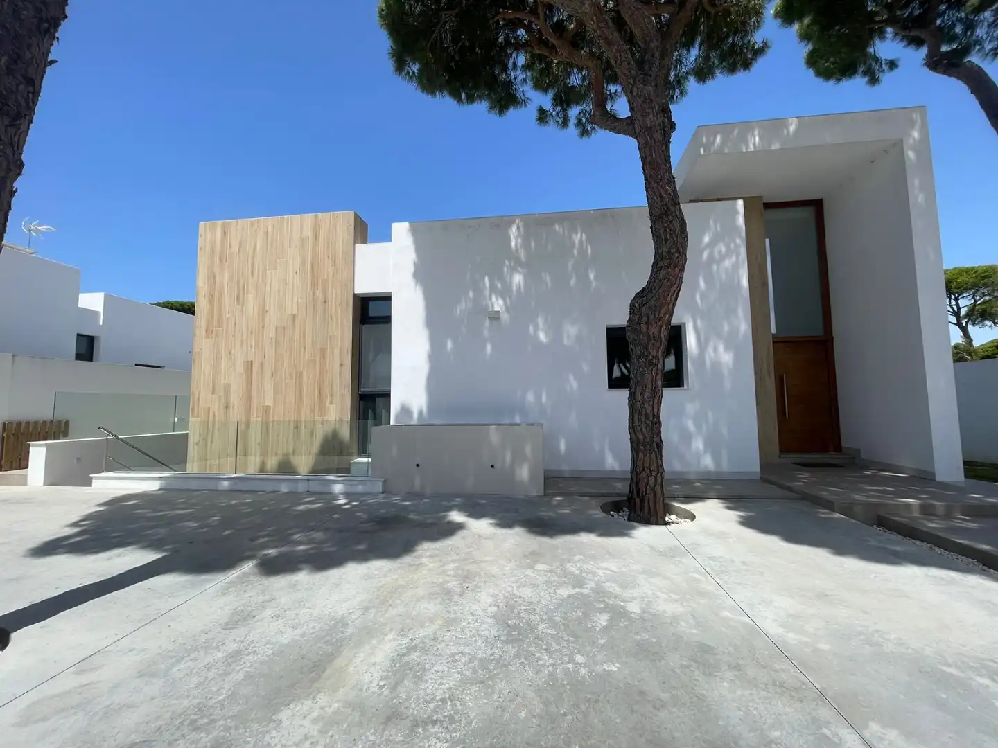Vista exterior de Casa o chalet en venta en Chiclana de la Frontera con Aire acondicionado, Calefacción y Jardín privado