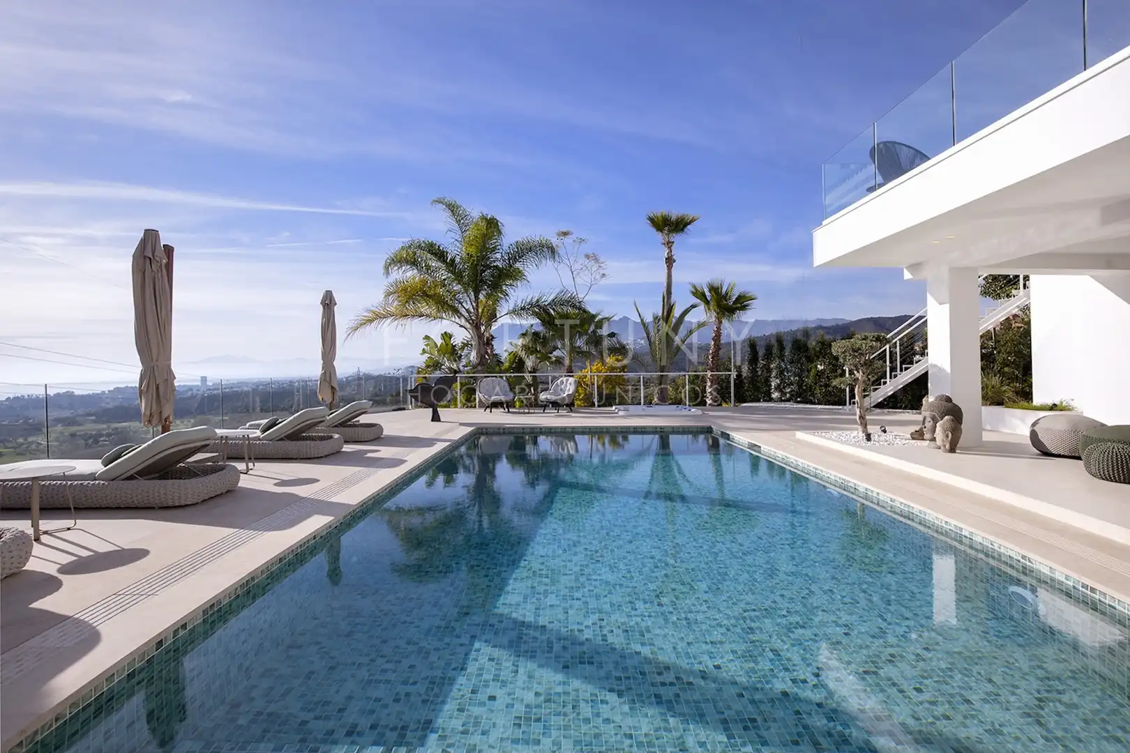 Piscina de Casa o chalet en venta en Marbella con Aire acondicionado, Calefacción y Jardín privado
