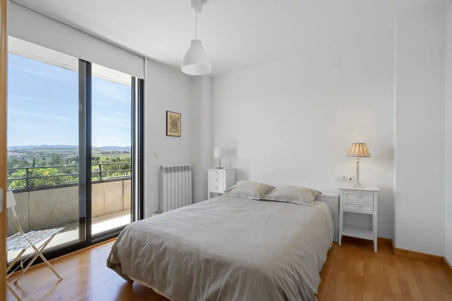 Schlafzimmer von Dachboden zum Verkauf in Las Gabias mit Klimaanlage, Heizung und Terrasse