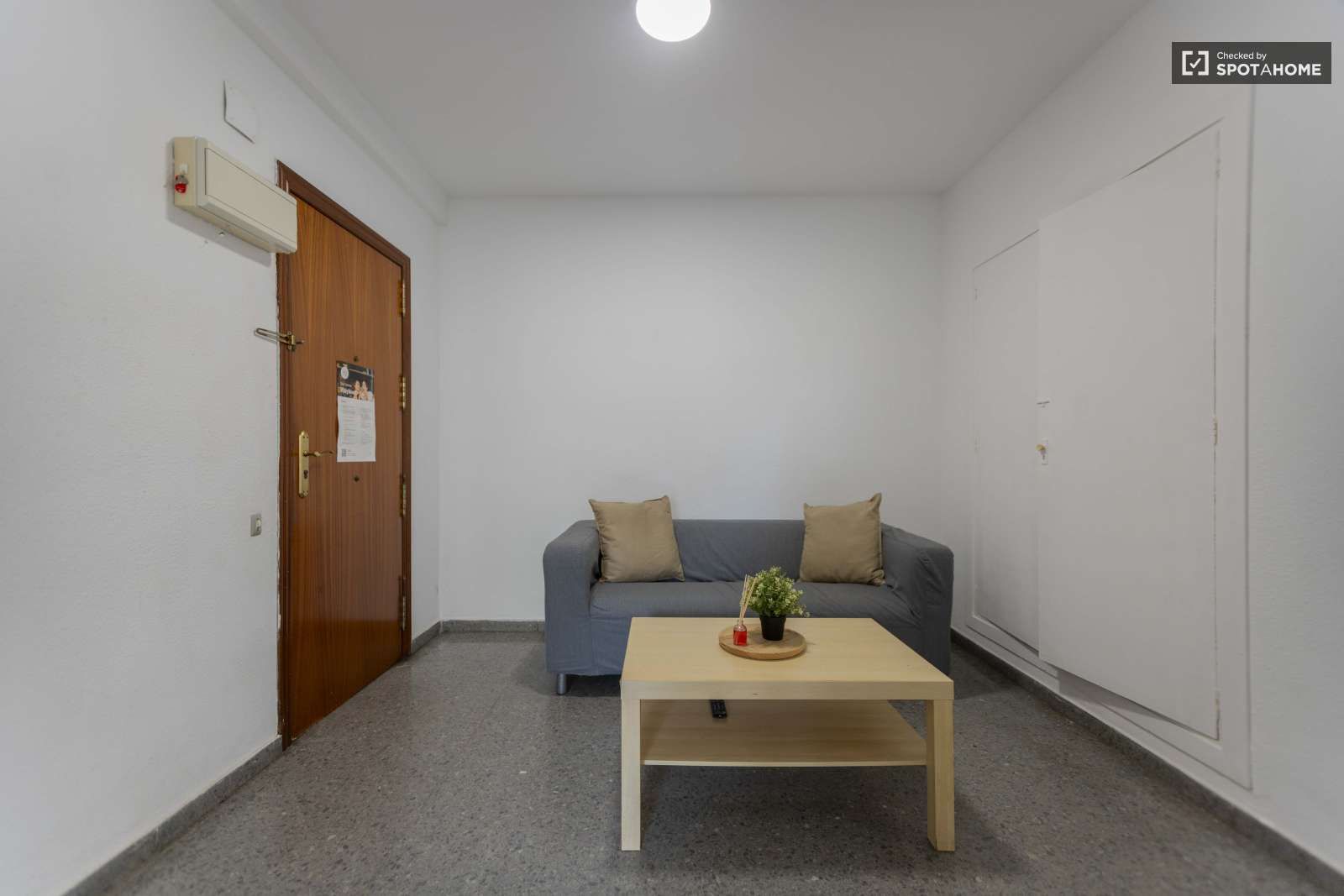Living room of Flat to share in  Valencia Capital  with Air Conditioner and Terrace