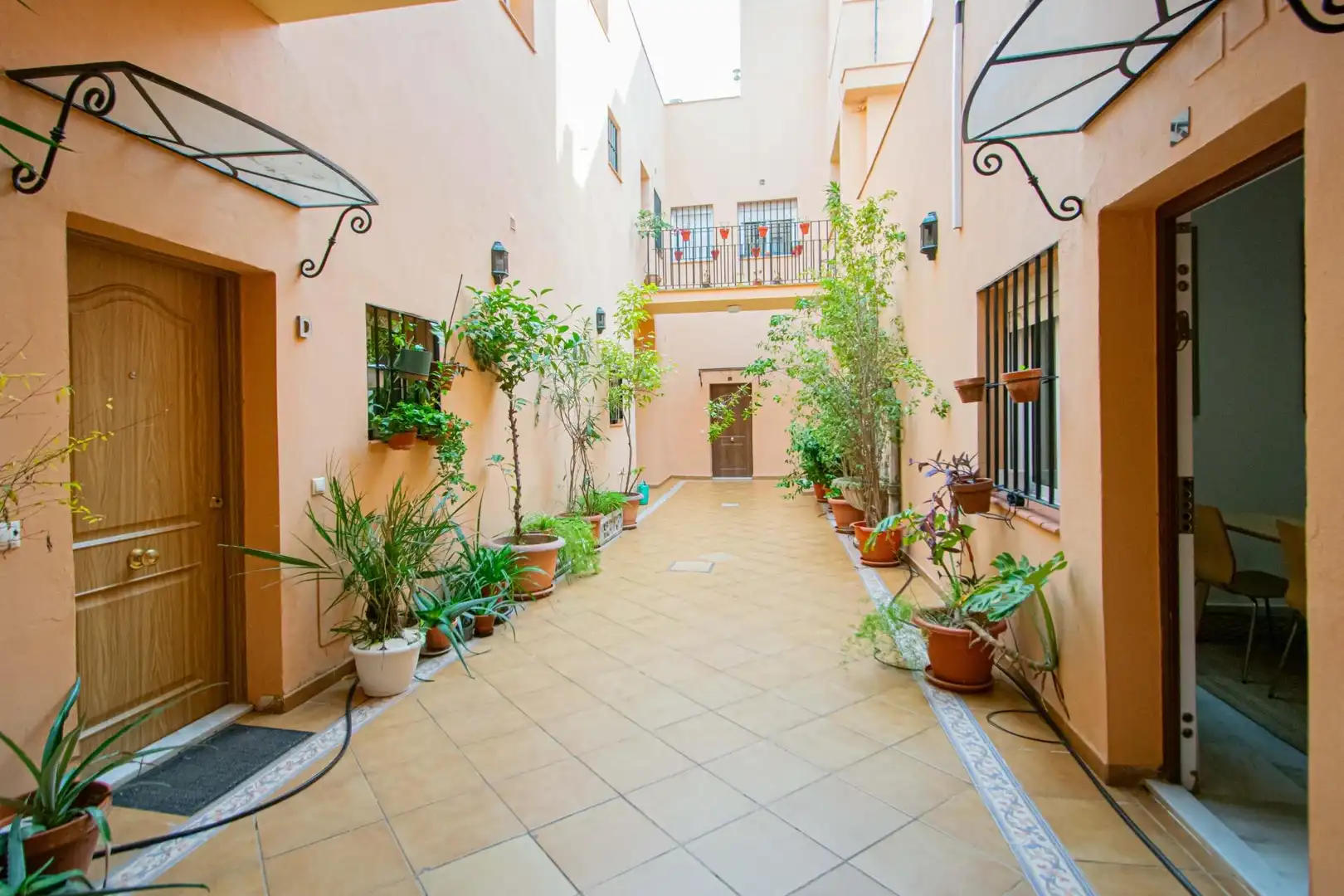 Garden of Ground floor for sale in Sevilla  with Air Conditioner and Furnished