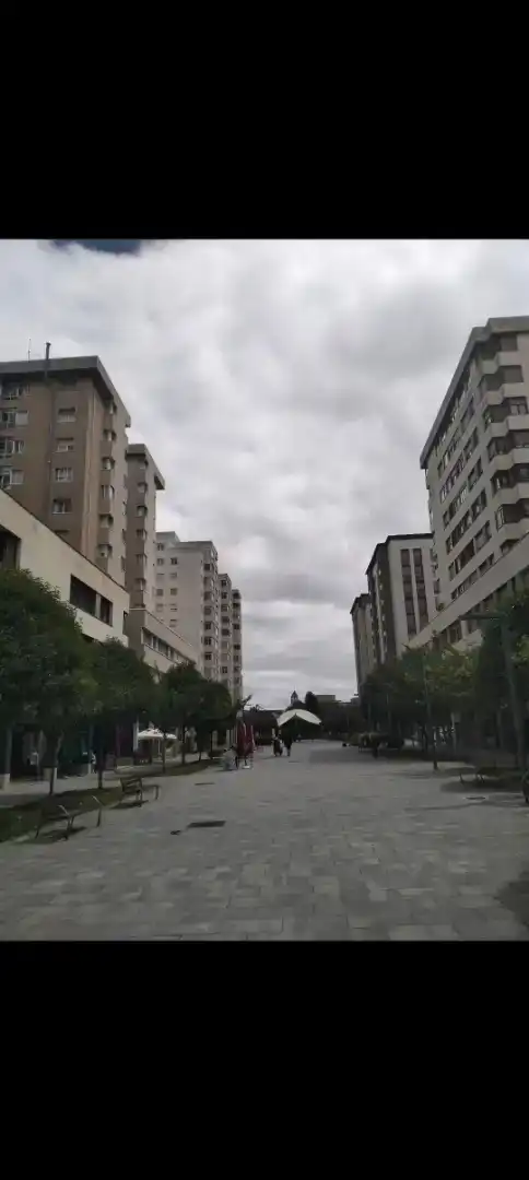 Vista exterior de Pis en venda en Barañáin / Barañain amb Parquet, Moblat i Forn