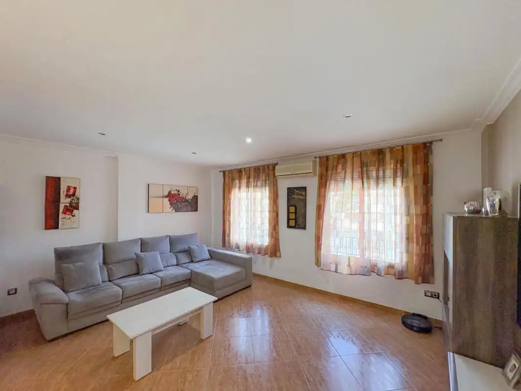 Sala d'estar de Casa adosada en venda en Sagunto / Sagunt amb Aire condicionat, Calefacció i Terrassa