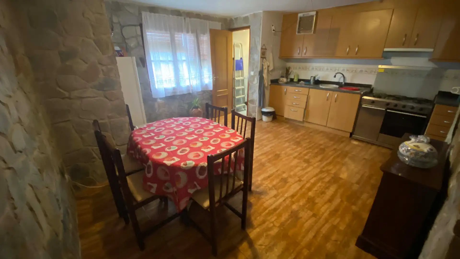 Cocina de Casa o chalet en venta en San Martín del Rey Aurelio con Jardín privado, Trastero y Amueblado