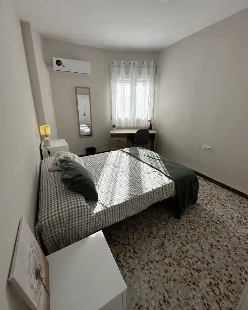 Bedroom of Flat for share in Alcázar de San Juan  with Air Conditioner, Furnished and Balcony
