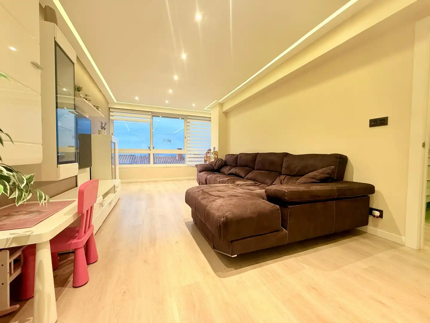 Sala de estar de Piso en venta en Vigo  con Calefacción, Trastero y Amueblado