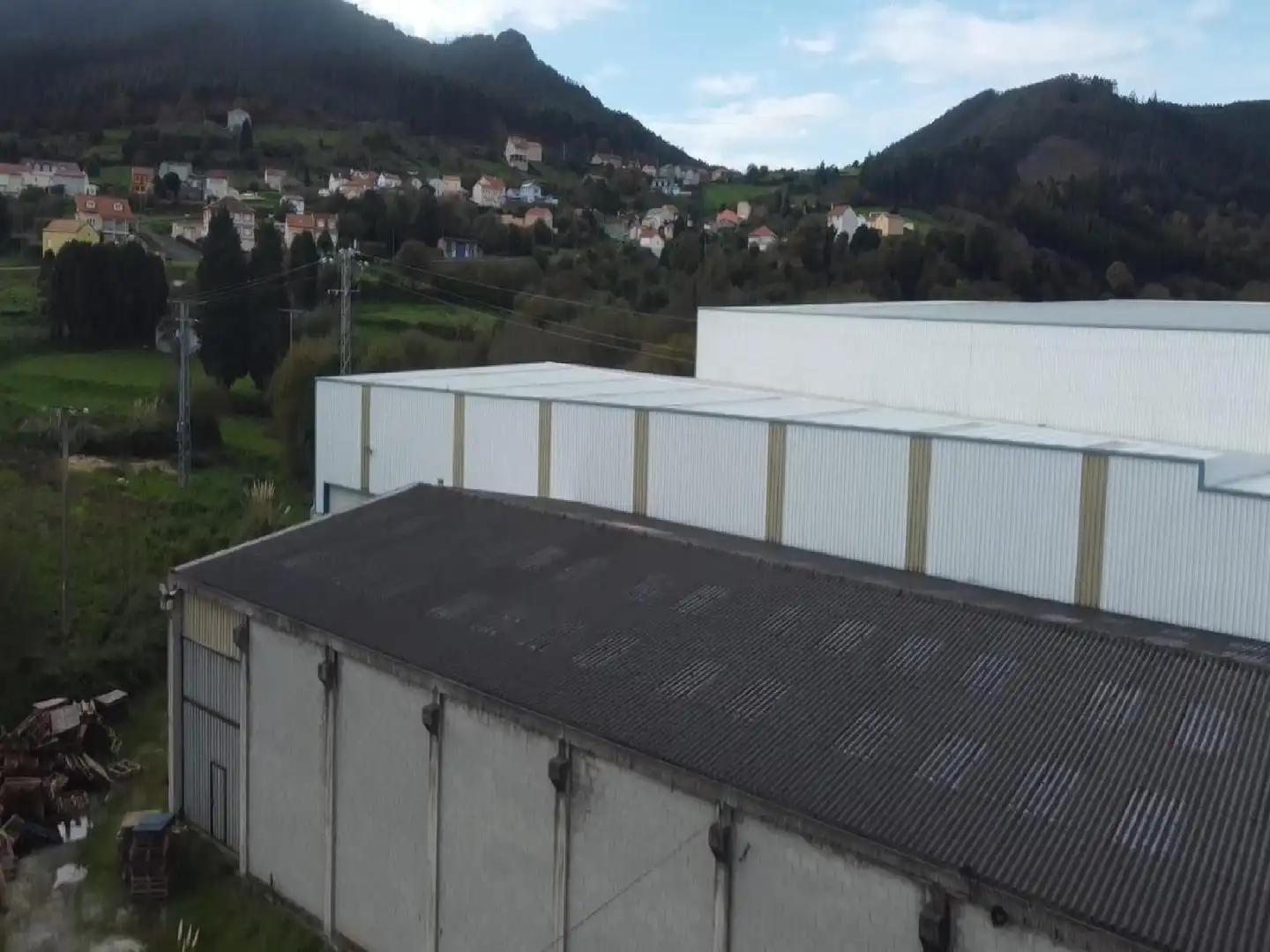 Außenansicht von Fabrikhallen zum Verkauf in Cariño