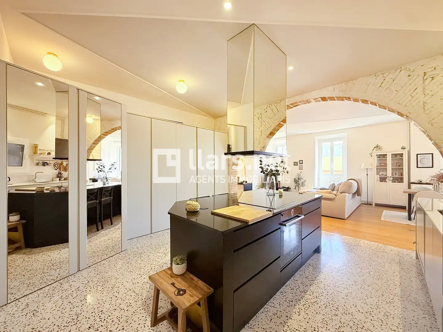 Vista exterior de Piso en venta en Vilanova i la Geltrú con Calefacción y Balcón
