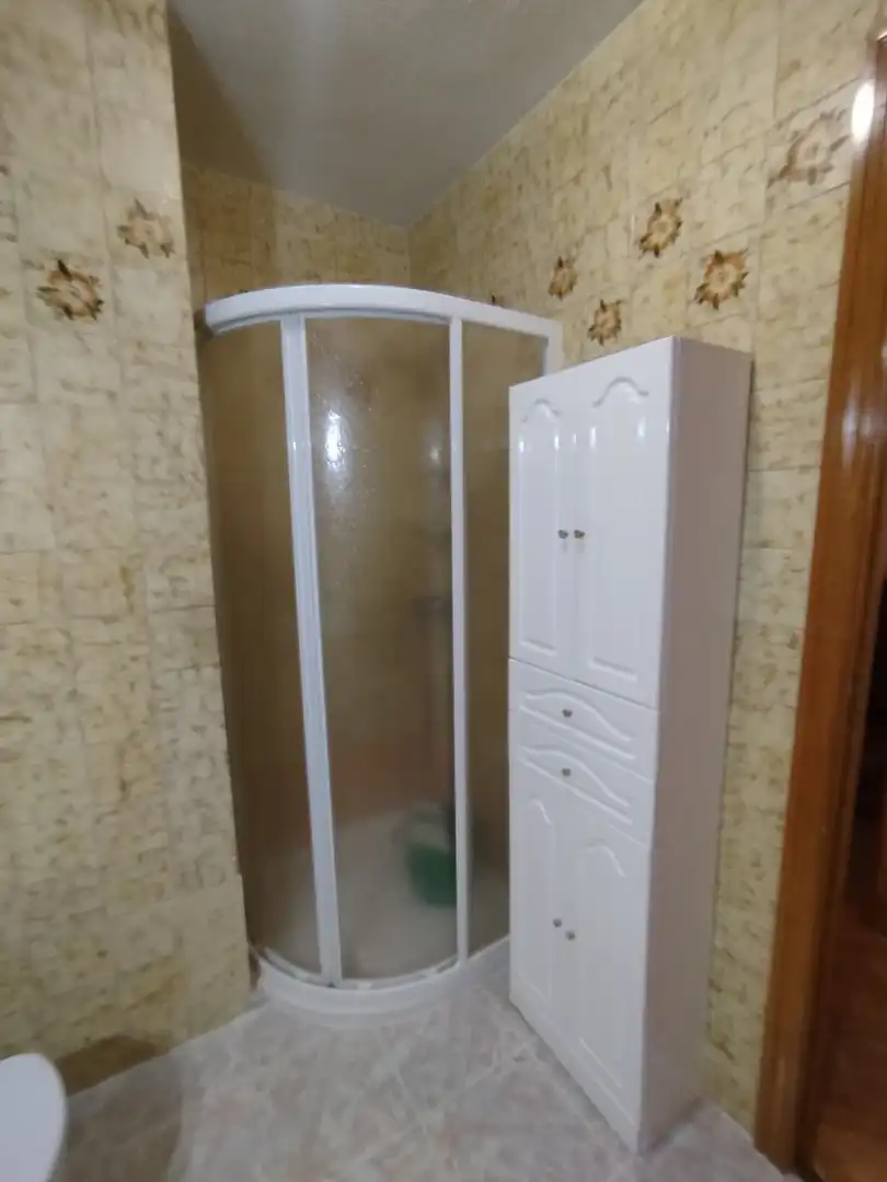 Bany de Pis en venda en Ávila amb Calefacció, Terrassa i Traster