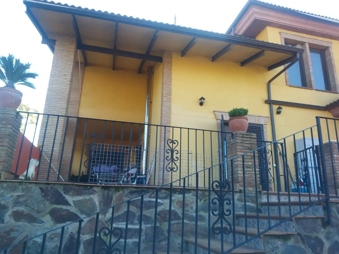 Vista exterior de Casa o xalet en venda en Linares amb Aire condicionat, Calefacció i Jardí privat