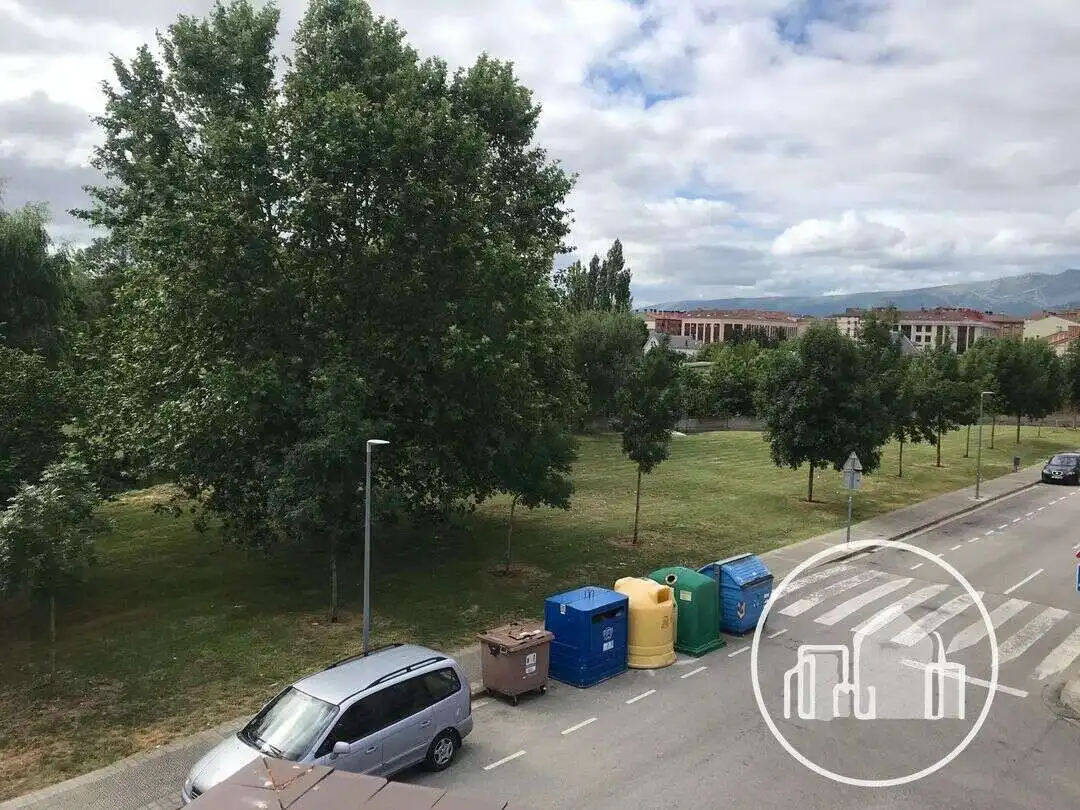 Parking de Piso en venta en Medina de Pomar con Amueblado y Balcón