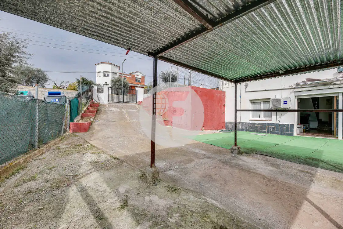 Aparcament de Casa o xalet en venda en Lliçà de Vall amb Calefacció, Terrassa i Piscina