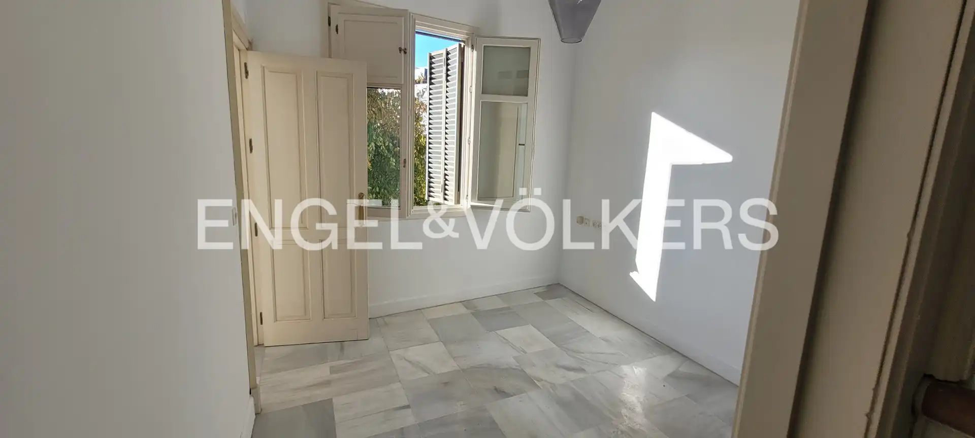Maisonette zur Miete in Sevilla mit Klimaanlage, Heizung und Balkon